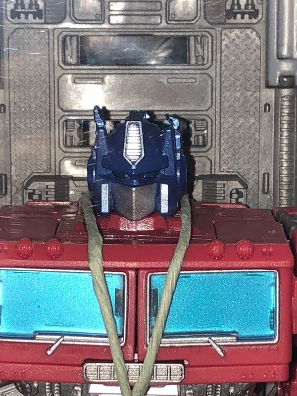 Earthrise Leader Optimus Prime Variant With Alternate Universe Head  (3 of 6)
